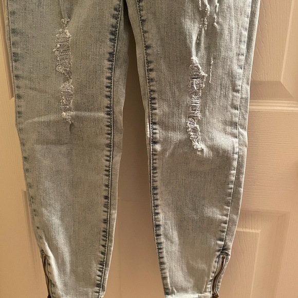 Clearance! Denim’s by Levi’s stretch ankle begging size 3 New - Picture 6 of 7